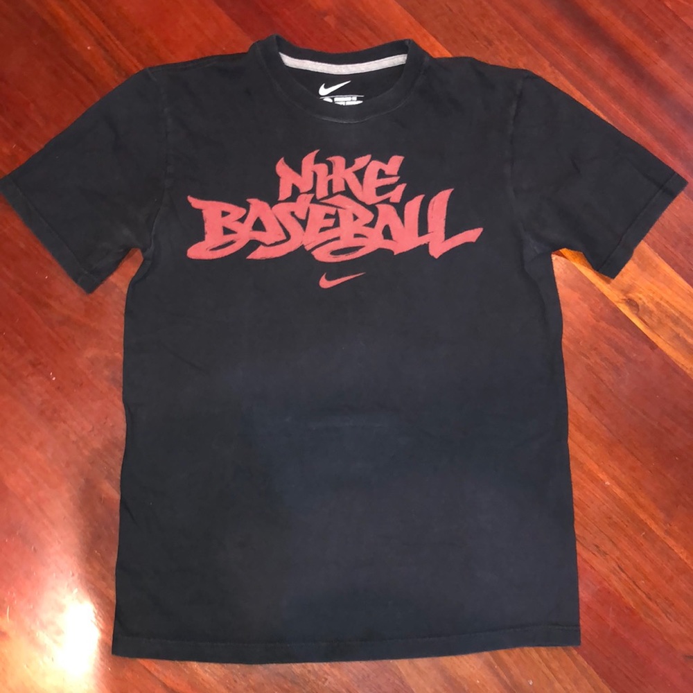 Nike 🍭black baseball T-shirt in size medium